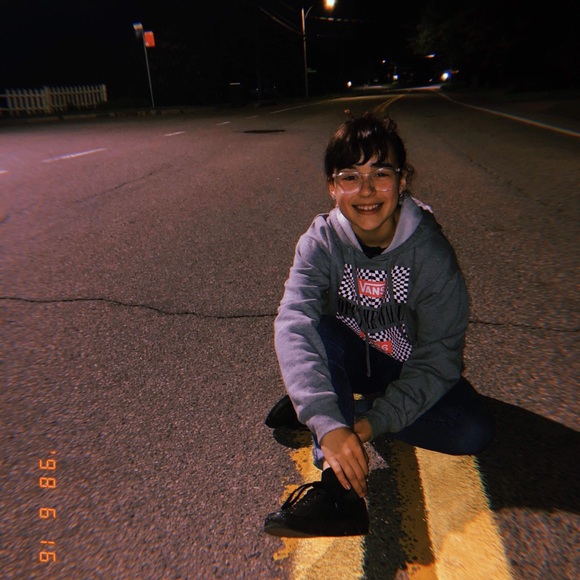 Meet your Posher, Simone - Picture 1 of 1